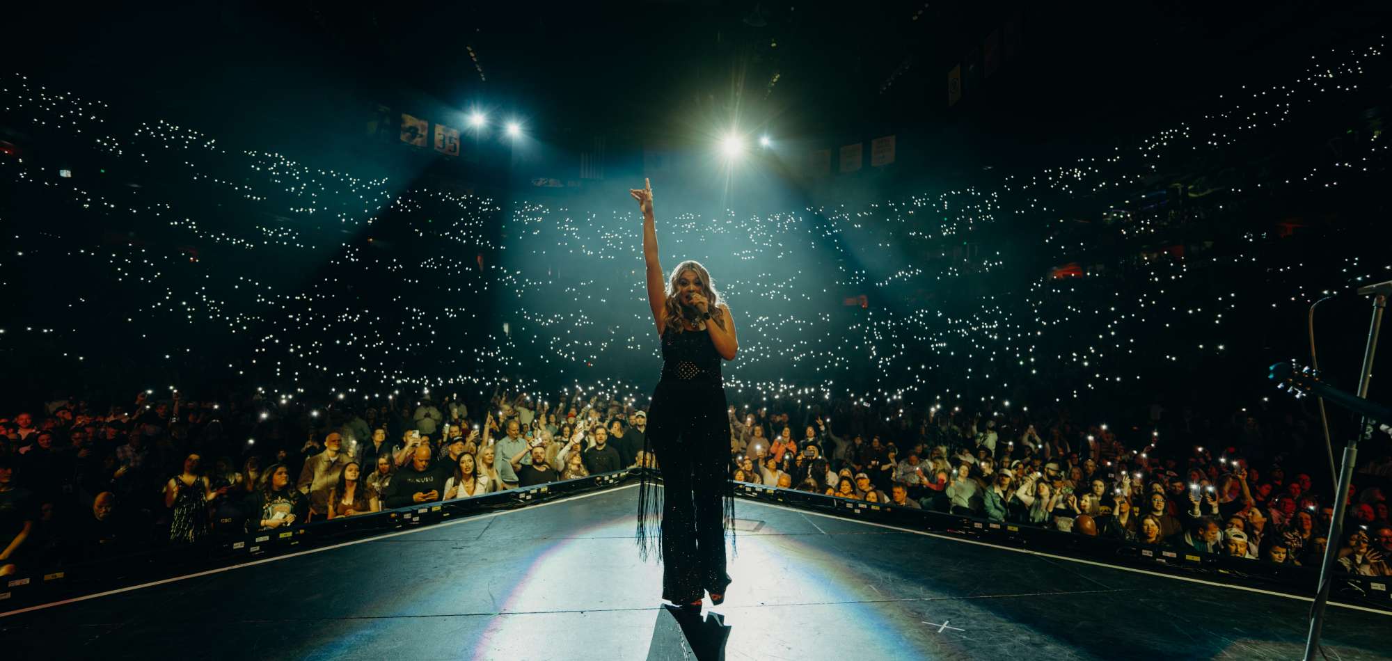 Audience at a Lauren Alaina concert